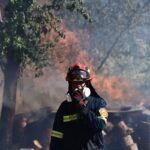 Φωτιές: Χωρίς ενεργό μέτωπο στη Σταμάτα, διάσπαρτες εστίες στην Κερατέα​