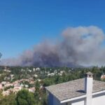 Φωτιά στη Σταμάτα κοντά σε σπίτια – Εκκενώνονται Αμυγδαλέζα, Γαλήνη και Ροδόπολη​